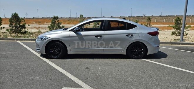 Hyundai Elantra 2016, 220,000 km - 1.6 l - Bakı
