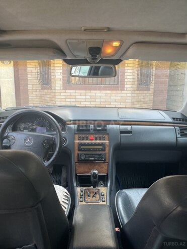 Mercedes E 320 2002, 399,000 km - 3.2 l - Bakı