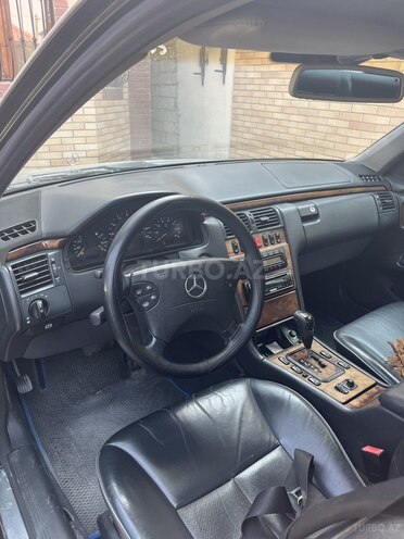 Mercedes E 320 2002, 399,000 km - 3.2 l - Bakı