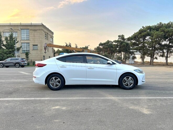 Hyundai Avante 2016, 186,104 km - 1.6 l - Bakı