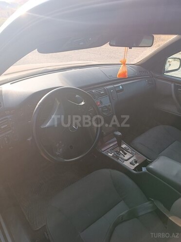 Mercedes E 220 1999, 322,232 km - 2.2 l - Göygöl