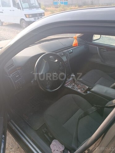 Mercedes E 220 1999, 322,232 km - 2.2 l - Göygöl