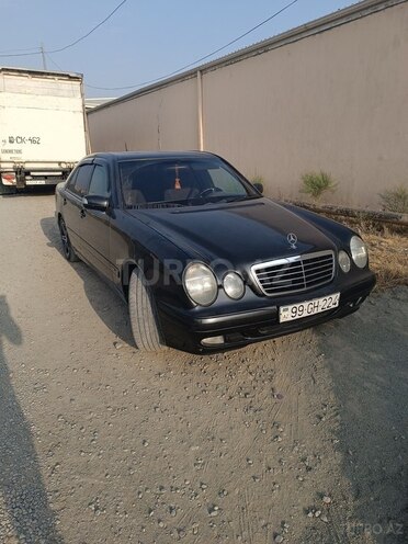 Mercedes E 220 1999, 322,232 km - 2.2 l - Göygöl