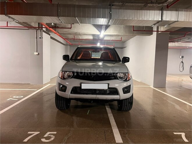 Mitsubishi L200 2013, 341,000 km - 2.5 l - Bakı