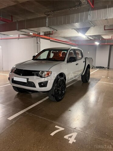 Mitsubishi L200 2013, 341,000 km - 2.5 l - Bakı