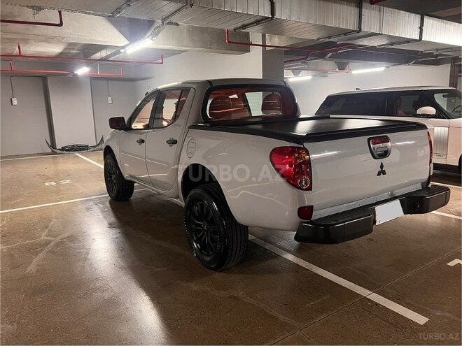 Mitsubishi L200 2013, 341,000 km - 2.5 l - Bakı