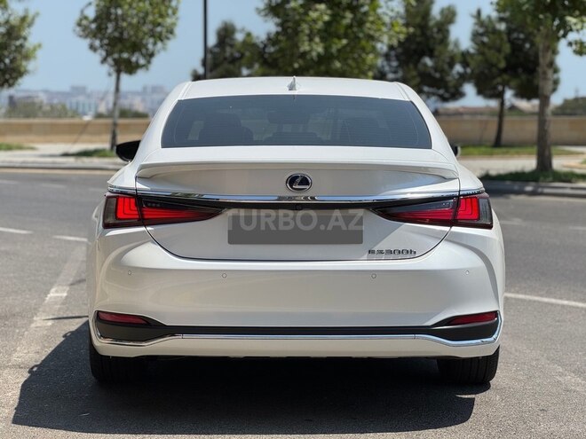 Lexus ES 300h 2019, 61,000 km - 2.5 l - Bakı
