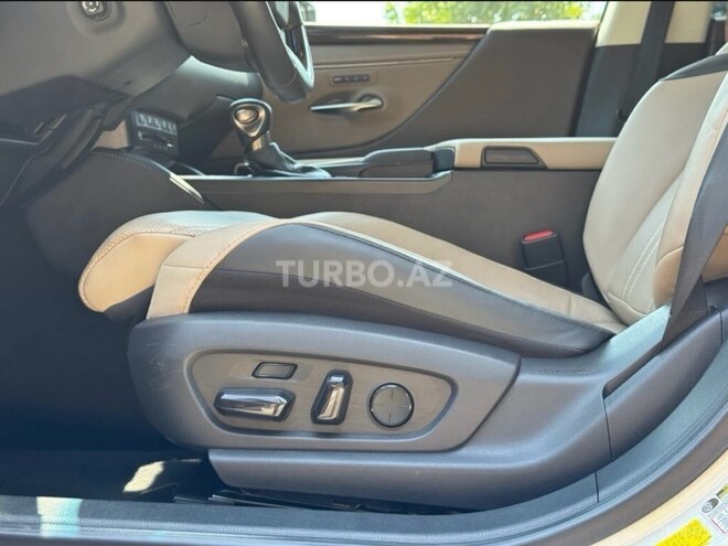 Lexus ES 300h 2019, 61,000 km - 2.5 l - Bakı