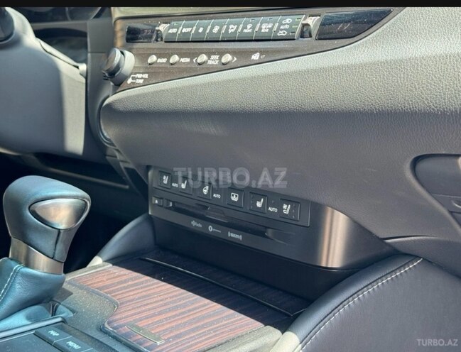 Lexus ES 300h 2019, 61,000 km - 2.5 l - Bakı