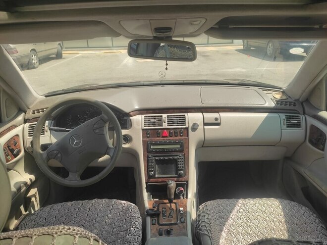 Mercedes E 320 1999, 260,000 km - 3.2 l - Bakı