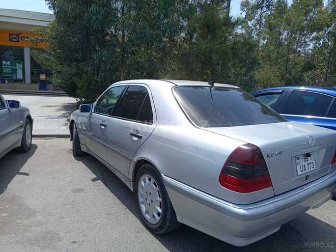 Mercedes C 240 2000, 289,000 km - 2.6 l - Saatlı