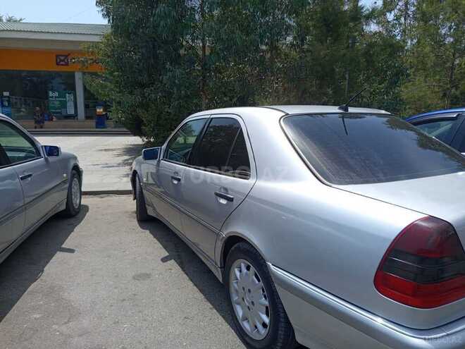 Mercedes C 240 2000, 289,000 km - 2.6 l - Saatlı