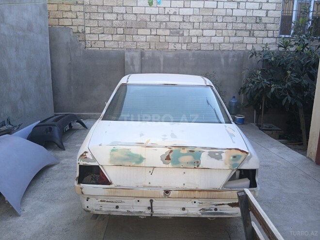 Mercedes E 260 1990, 300,000 km - 2.6 l - Bakı