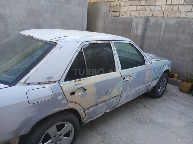 Mercedes E 260 1990, 300,000 km - 2.6 l - Bakı