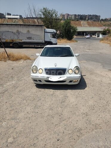 Mercedes E 240 1999, 123,580 km - 2.4 l - Bakı