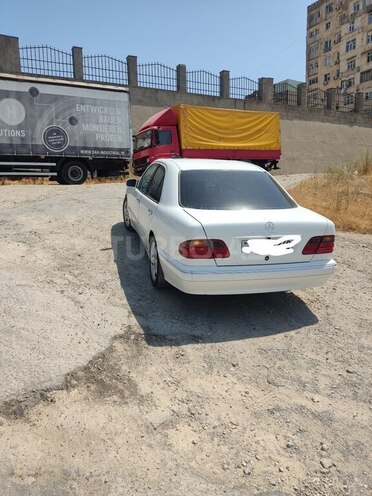 Mercedes E 240 1999, 123,580 km - 2.4 l - Bakı