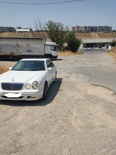Mercedes E 240 1999, 123,580 km - 2.4 l - Bakı