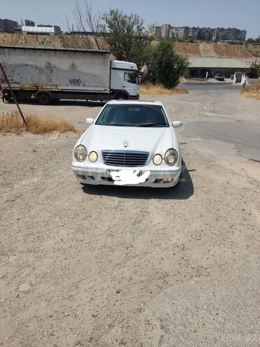 Mercedes E 240 1999, 123,580 km - 2.4 l - Bakı