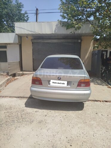BMW 520 2001, 280,000 km - 2.2 l - Masallı