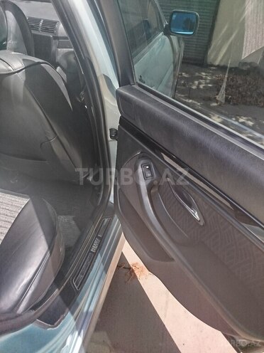 BMW 520 2001, 280,000 km - 2.2 l - Masallı
