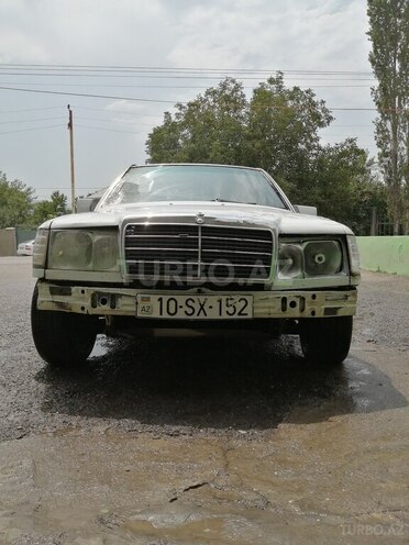Mercedes E 200 d 1993, 100,000 km - 2.0 l - Quba