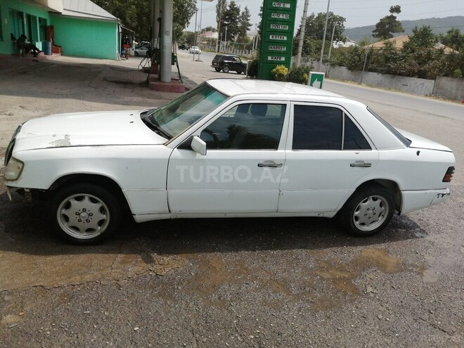 Mercedes E 200 d 1993, 100,000 km - 2.0 l - Quba