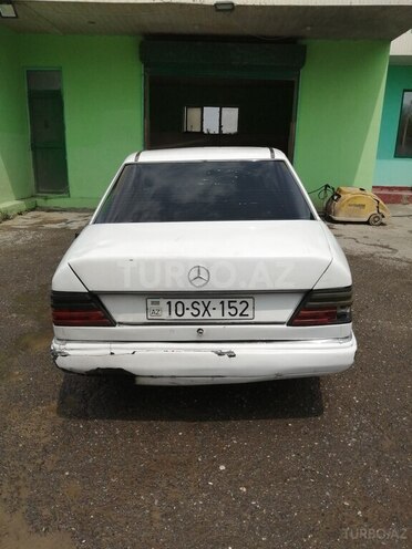 Mercedes E 200 d 1993, 100,000 km - 2.0 l - Quba