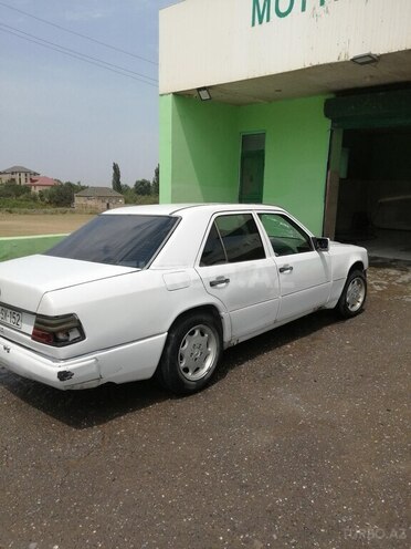 Mercedes E 200 d 1993, 100,000 km - 2.0 l - Quba