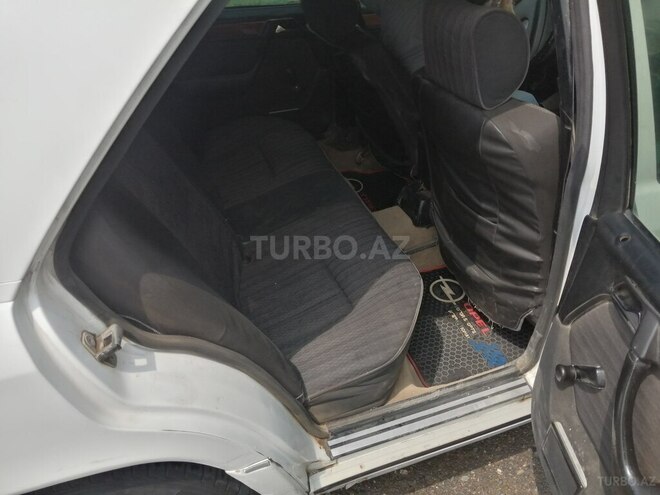 Mercedes E 200 d 1993, 100,000 km - 2.0 l - Quba