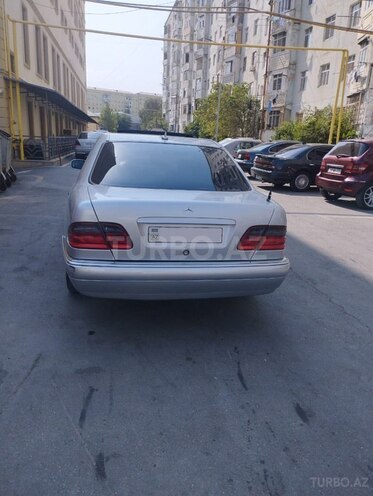 Mercedes E 240 1999, 221,174 km - 2.4 л - Sumqayıt