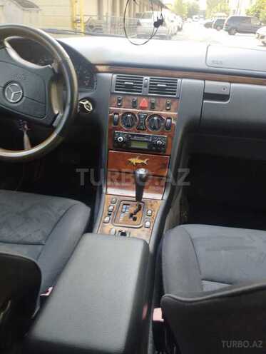 Mercedes E 240 1999, 221,174 km - 2.4 л - Sumqayıt