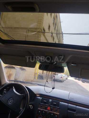 Mercedes E 240 1999, 221,174 km - 2.4 л - Sumqayıt