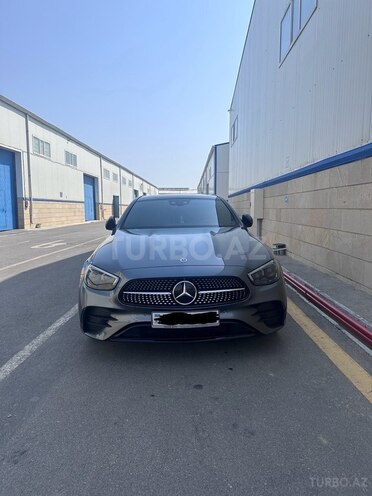 Mercedes E 300 e 4MATIC-1