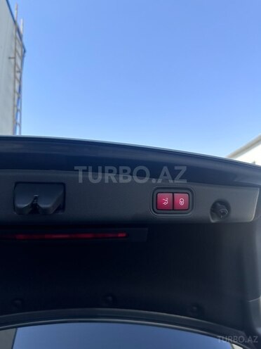 Mercedes E 300 e 4MATIC-17