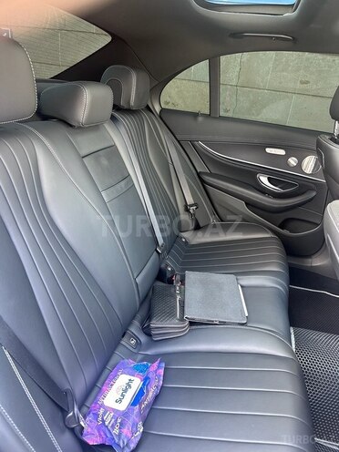 Mercedes E 300 e 4MATIC-9