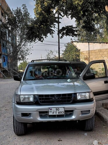 Isuzu  1999, 238,183 km - 3.2 l - Göygöl