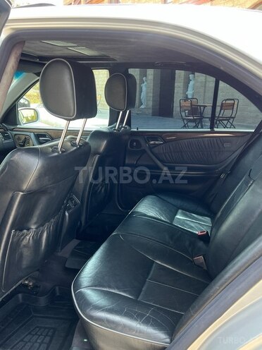 Mercedes E 320 2000, 323,000 km - 3.2 l - Yevlax
