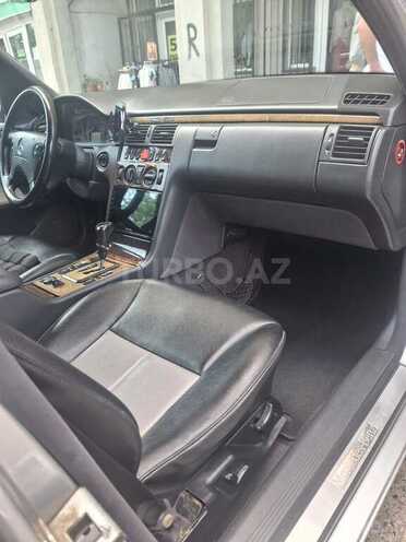 Mercedes E 240 2001, 263,570 km - 2.6 l - Bakı