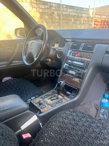 Mercedes E 280 2001, 285,694 km - 2.8 l - Şirvan