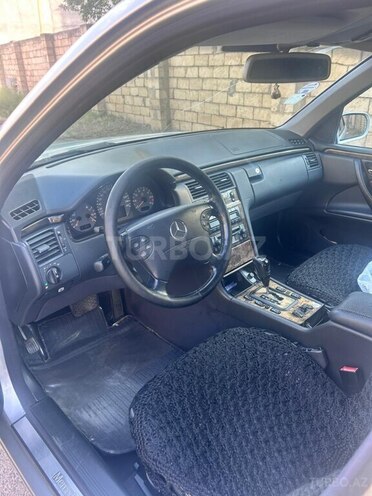 Mercedes E 280 2001, 285,694 km - 2.8 l - Şirvan