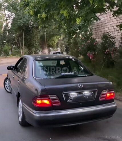 Mercedes E 220 d 1999, 119,000 km - 2.2 l - Bakı
