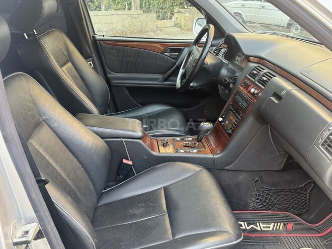 Mercedes E 240 1999, 256,666 km - 2.4 l - Bakı