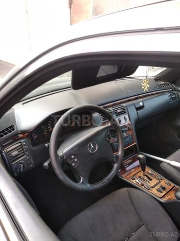 Mercedes E 220 d 1999, 119,000 km - 2.2 l - Bakı