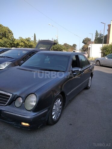 Mercedes E 220 d 1999, 119,000 km - 2.2 l - Bakı