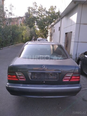 Mercedes E 220 d 1999, 119,000 km - 2.2 l - Bakı