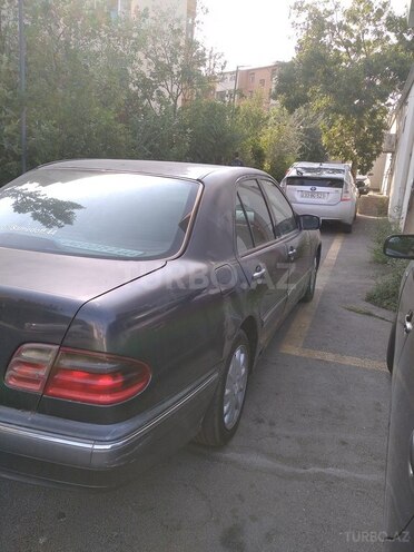 Mercedes E 220 d 1999, 119,000 km - 2.2 l - Bakı