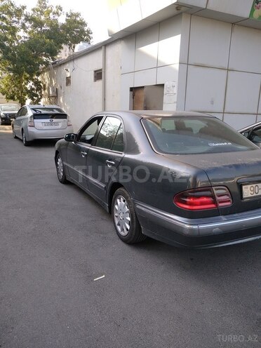 Mercedes E 220 d 1999, 119,000 km - 2.2 l - Bakı
