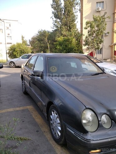 Mercedes E 220 d 1999, 119,000 km - 2.2 l - Bakı