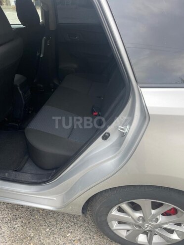 Toyota Auris 2013, 224,000 km - 1.4 л - Bakı