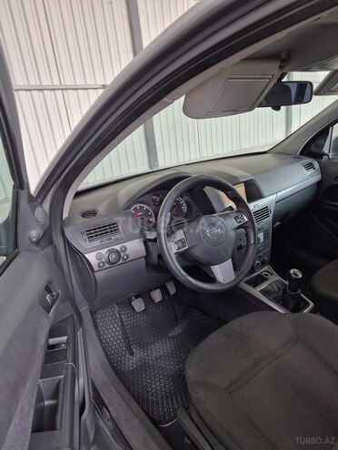 Opel Astra 2006, 213,594 km - 1.3 l - Şəki